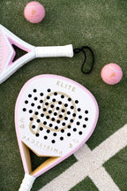 Pala de pádel de mujer PADELISIMA ELITE 12K en blanco perla con logos dorados