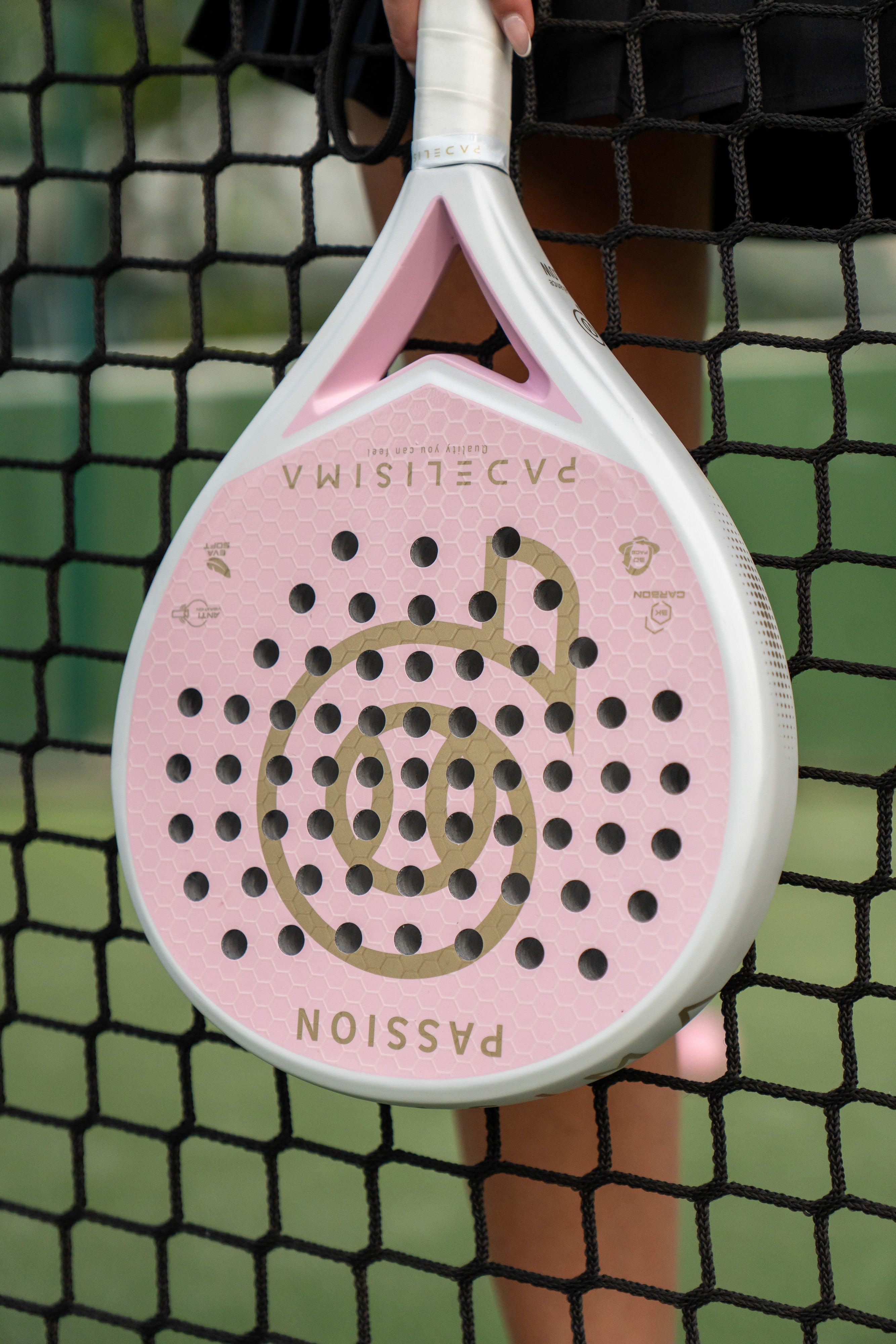 Pala de pádel de mujer PASSION 3K de PADELISIMA con corazón rosa